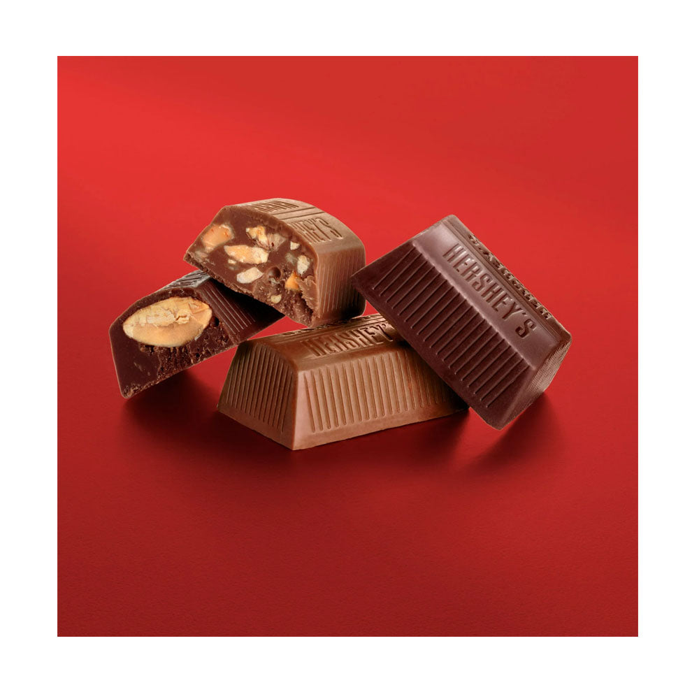 Socola hạnh nhân Hershey’s Nuggets Chocolate 145pcs 1,47kg - hình ảnh chi tiết 3